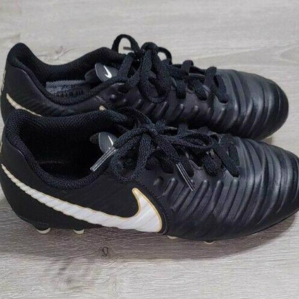 Nike Kids Tiempo JR Legend  Soccer Cleats SIZE Y 1